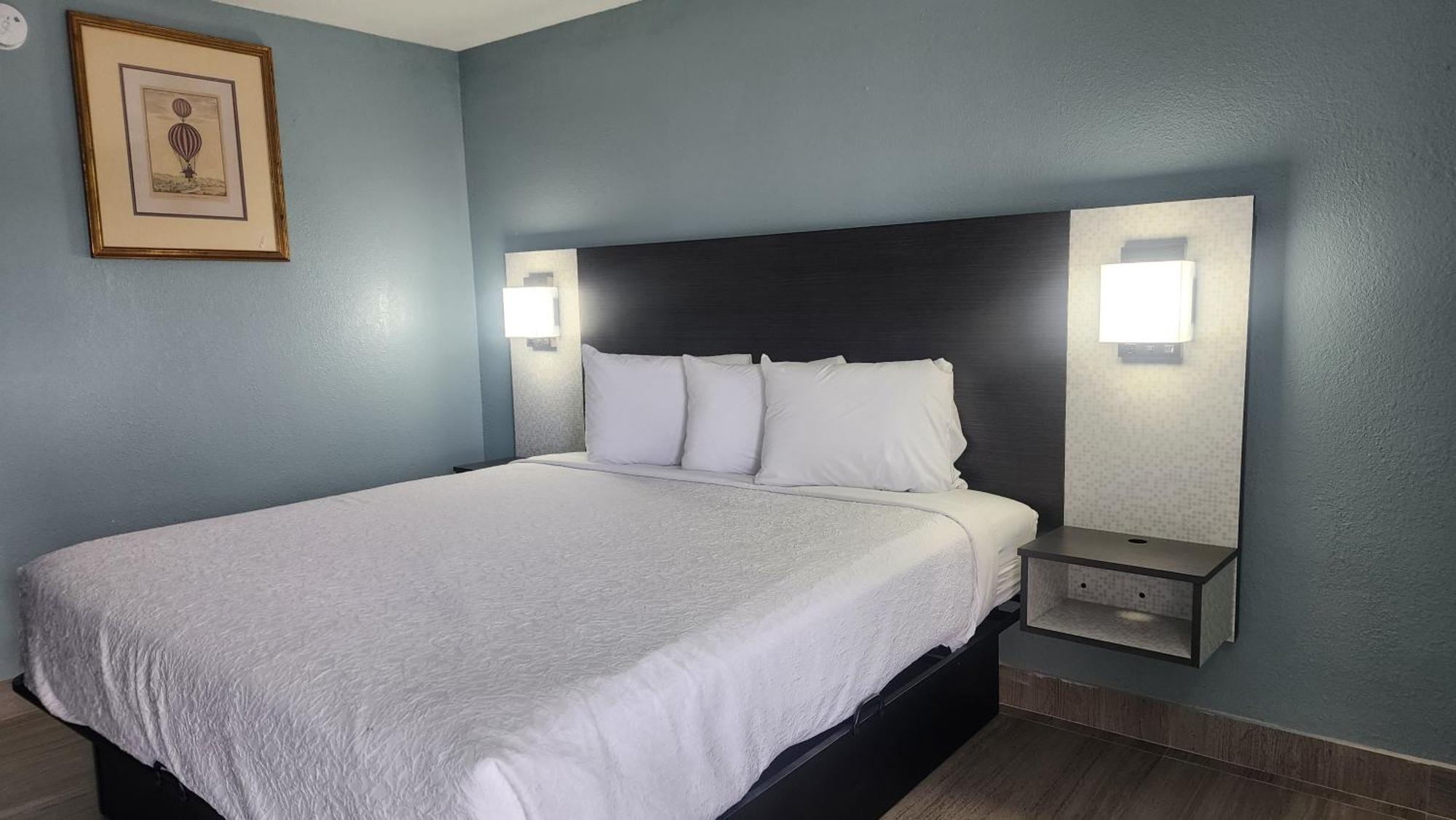 Lone Star Inn & Suites By Oyo Harlingen Tx Екстериор снимка