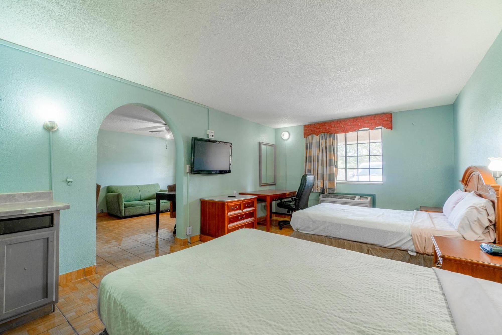 Lone Star Inn & Suites By Oyo Harlingen Tx Екстериор снимка