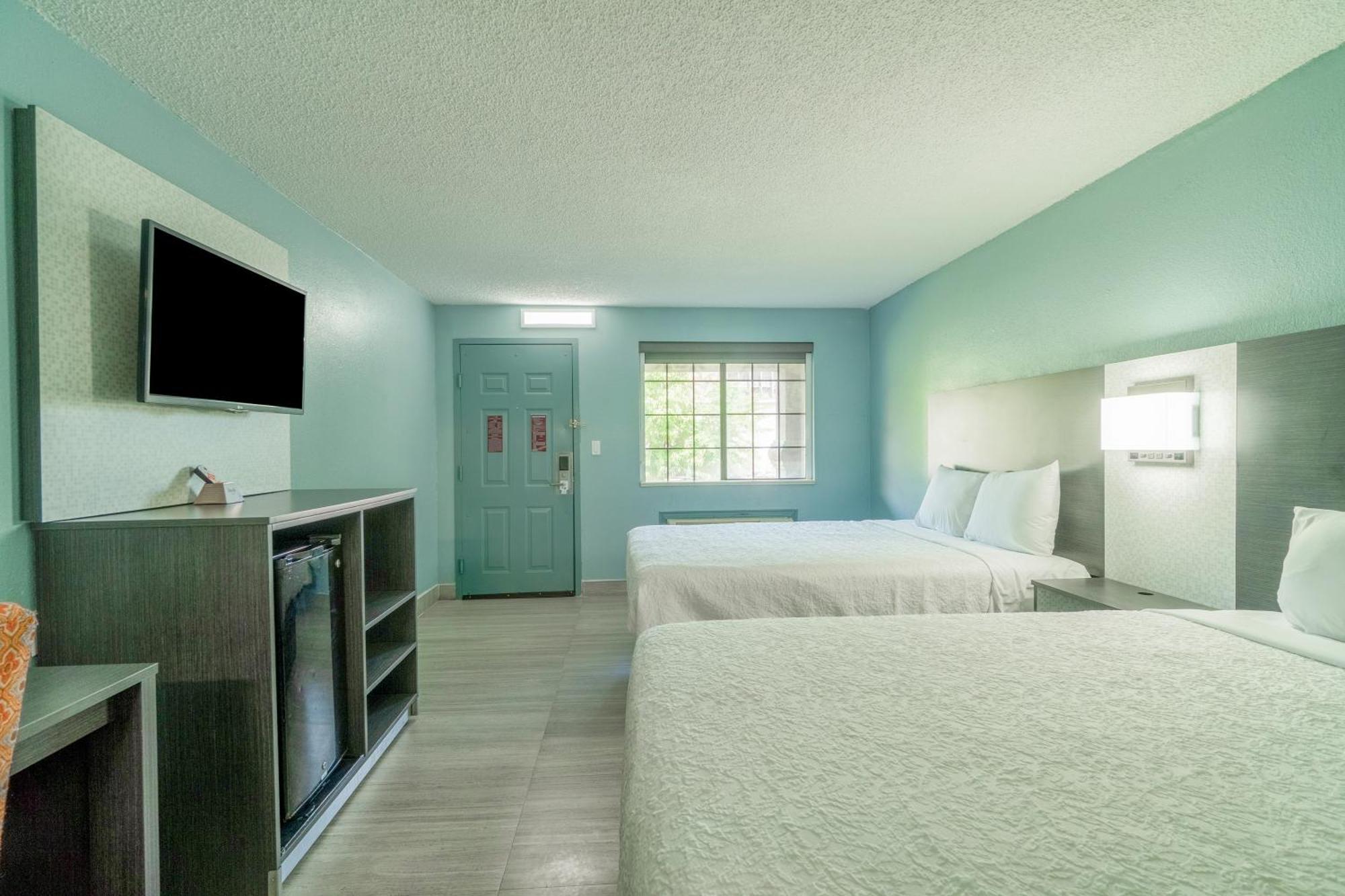 Lone Star Inn & Suites By Oyo Harlingen Tx Екстериор снимка