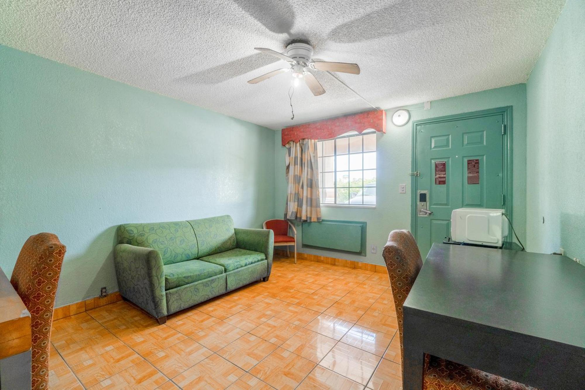 Lone Star Inn & Suites By Oyo Harlingen Tx Екстериор снимка