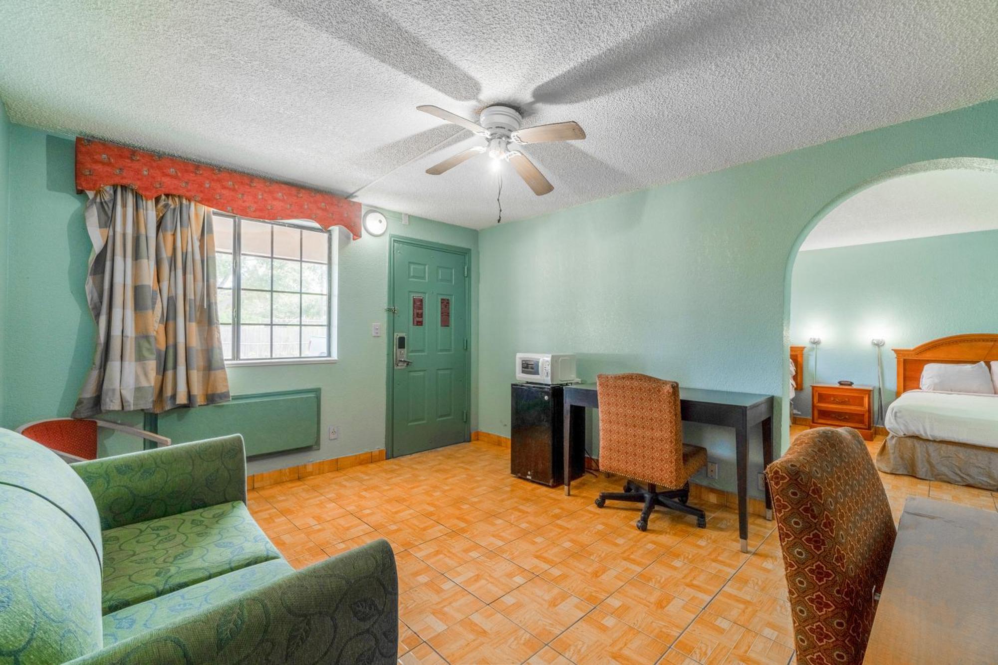 Lone Star Inn & Suites By Oyo Harlingen Tx Екстериор снимка