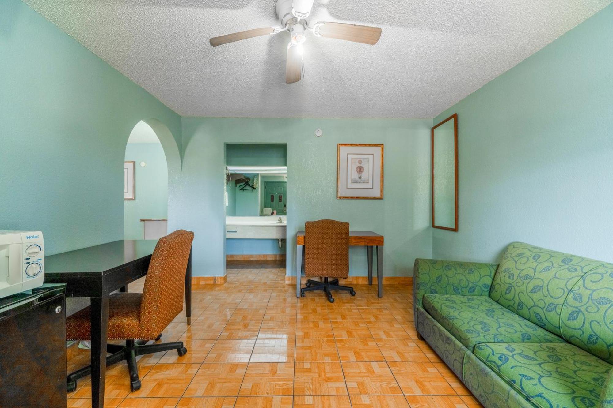 Lone Star Inn & Suites By Oyo Harlingen Tx Екстериор снимка
