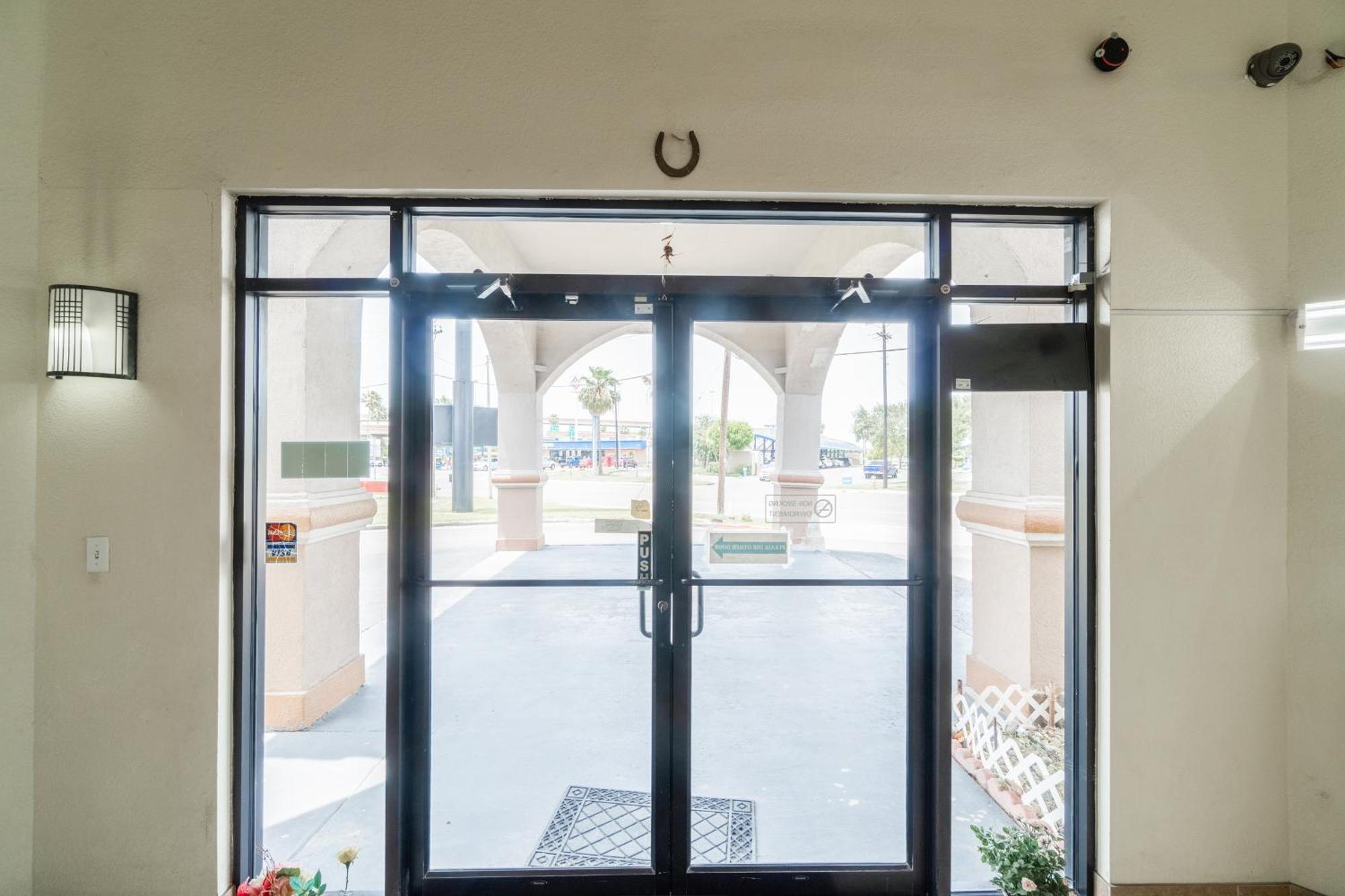 Lone Star Inn & Suites By Oyo Harlingen Tx Екстериор снимка