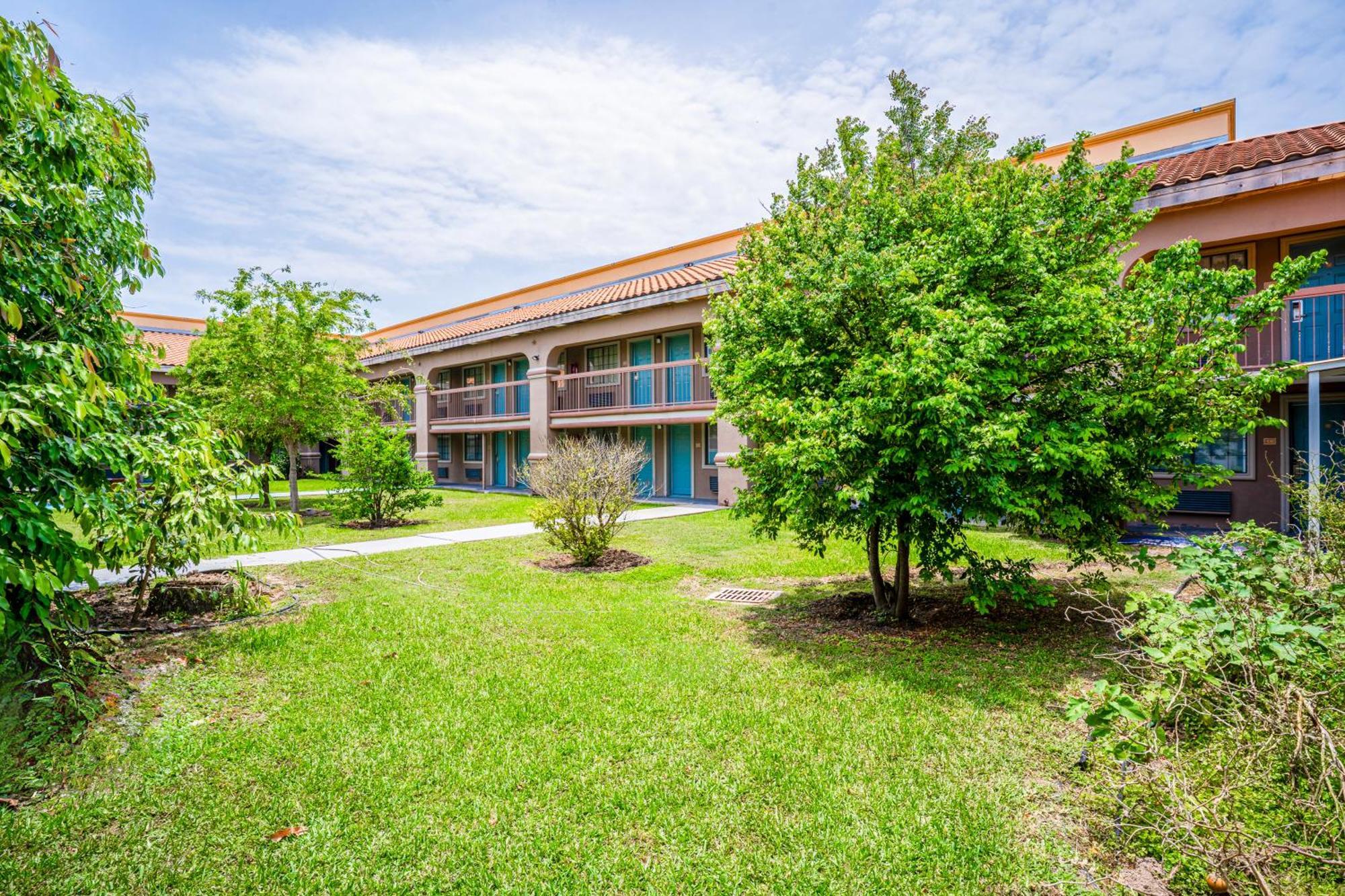 Lone Star Inn & Suites By Oyo Harlingen Tx Екстериор снимка