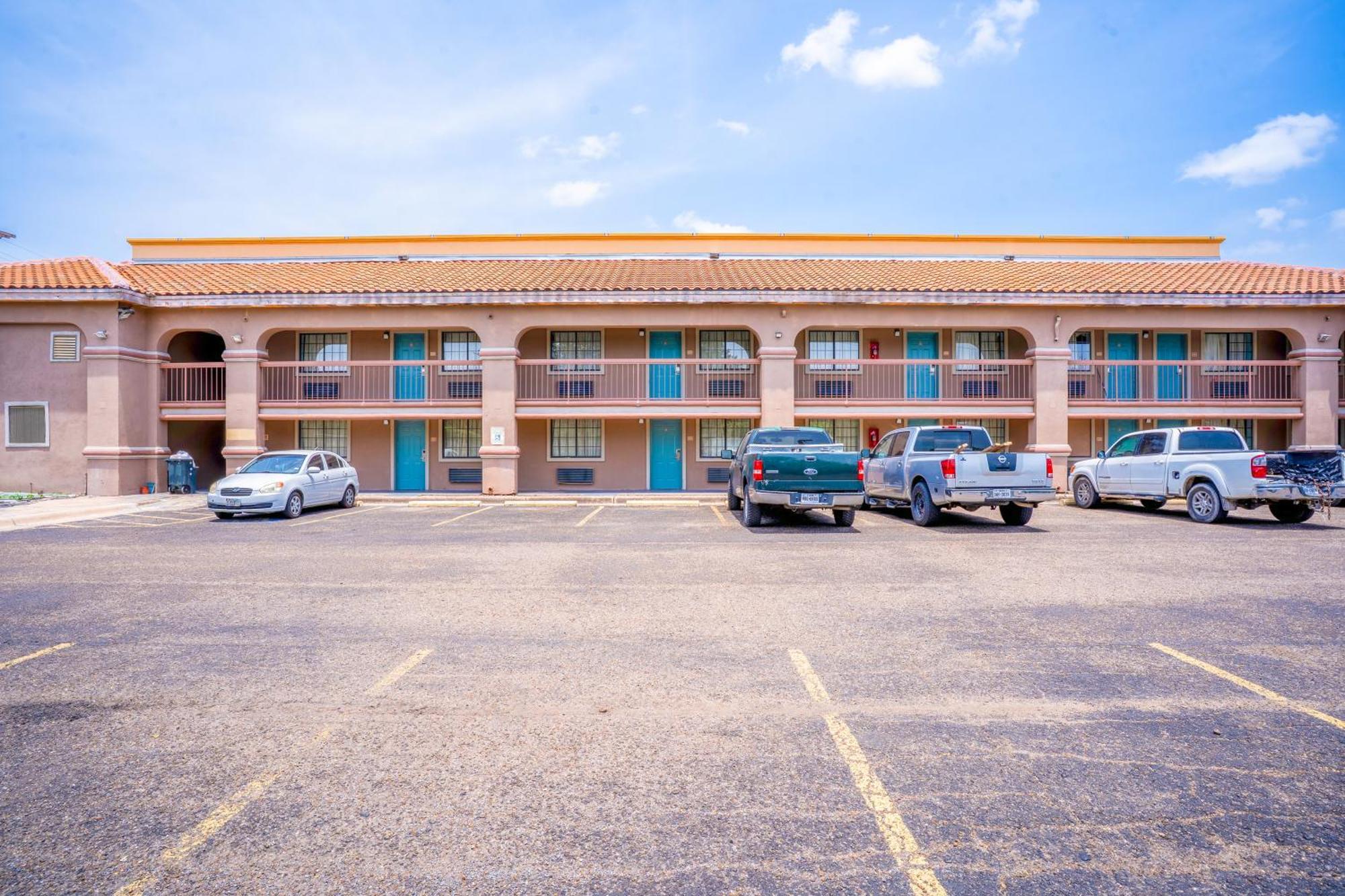 Lone Star Inn & Suites By Oyo Harlingen Tx Екстериор снимка
