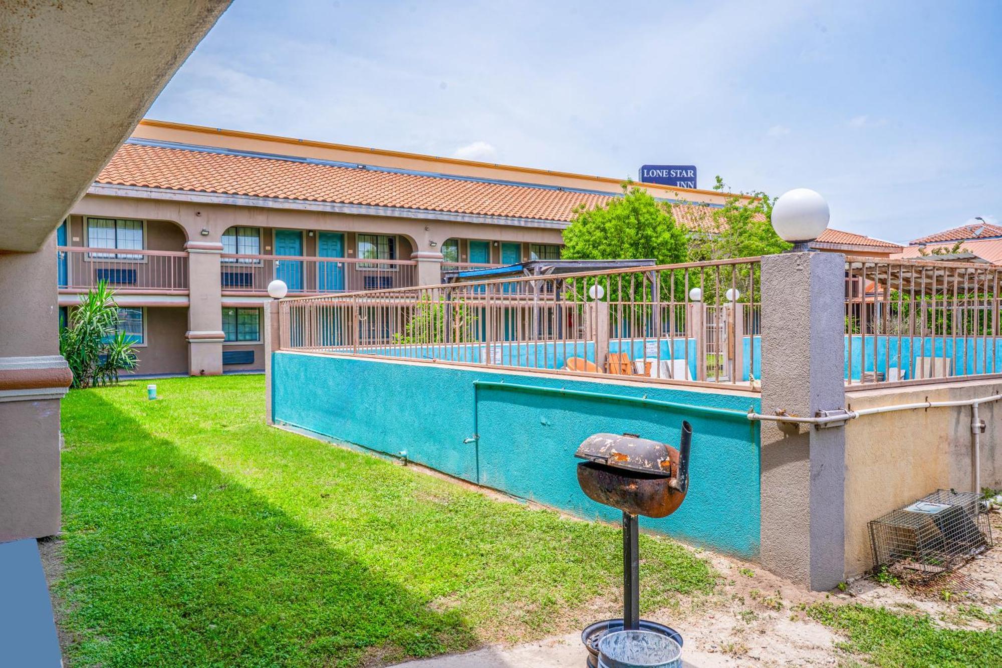 Lone Star Inn & Suites By Oyo Harlingen Tx Екстериор снимка