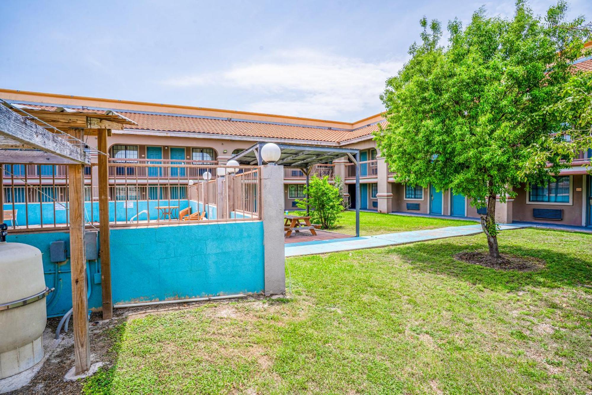 Lone Star Inn & Suites By Oyo Harlingen Tx Екстериор снимка