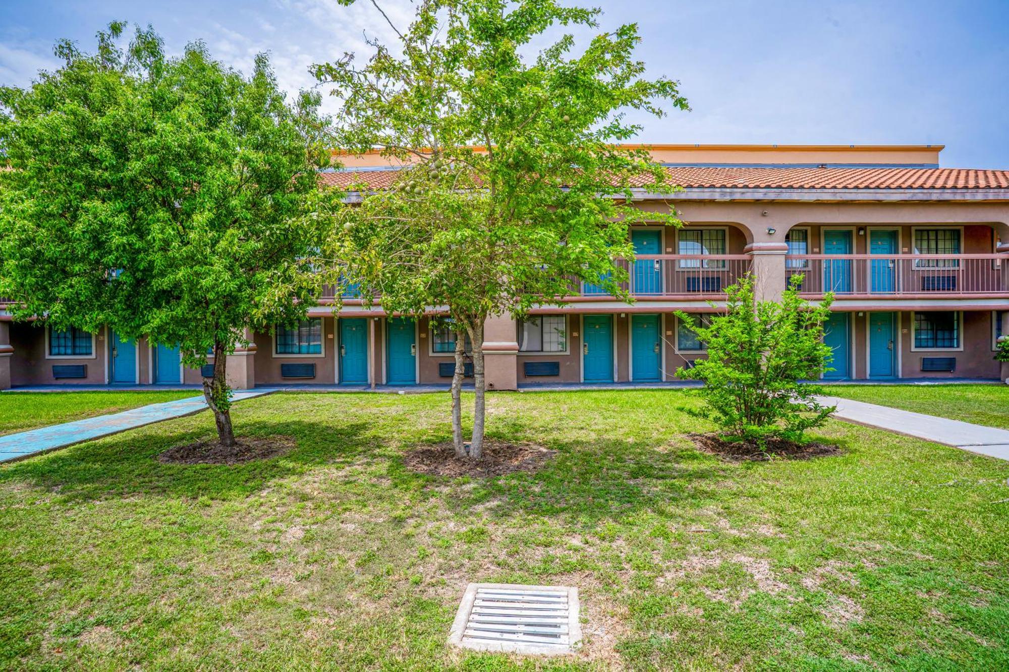 Lone Star Inn & Suites By Oyo Harlingen Tx Екстериор снимка