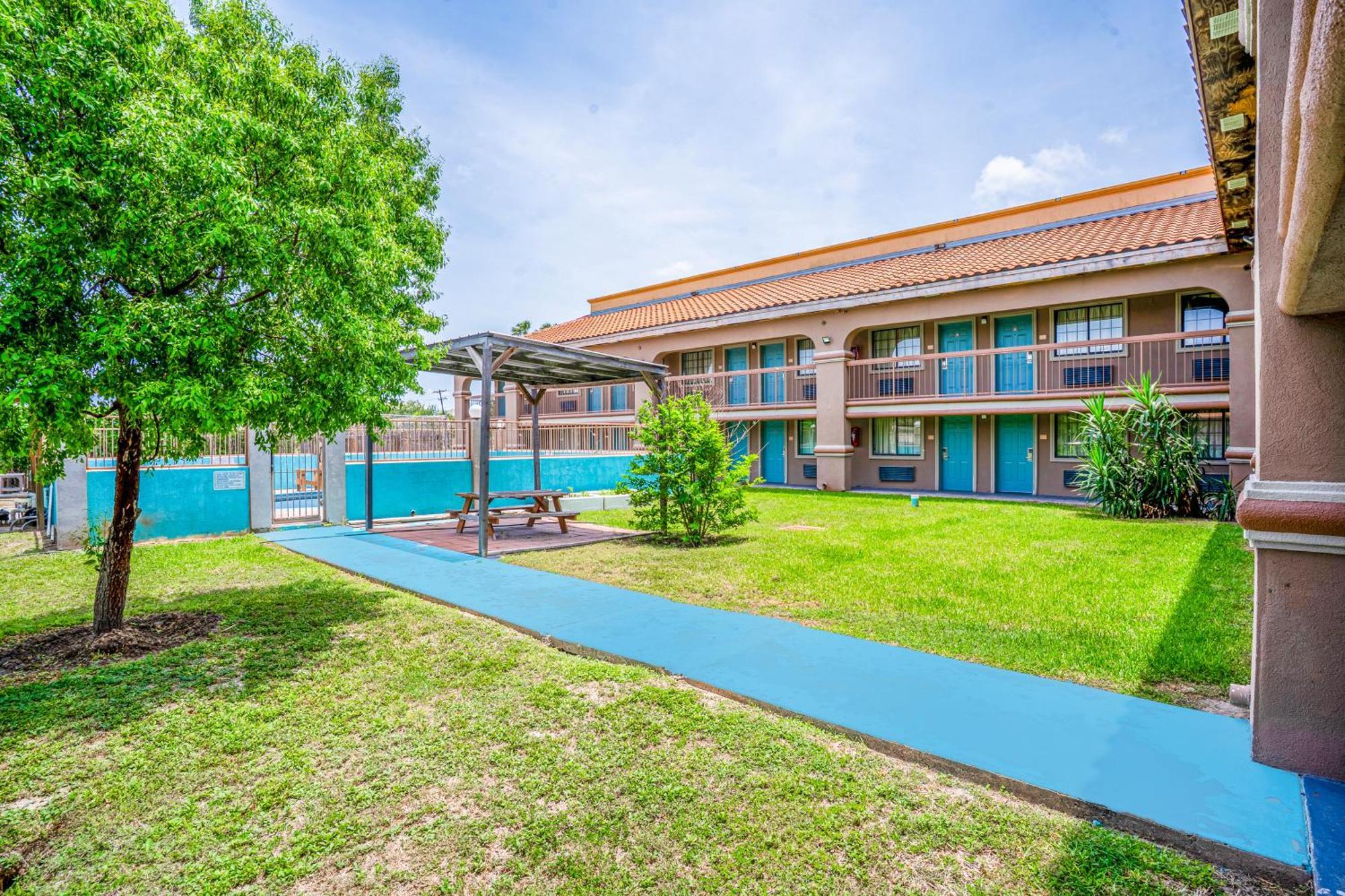 Lone Star Inn & Suites By Oyo Harlingen Tx Екстериор снимка