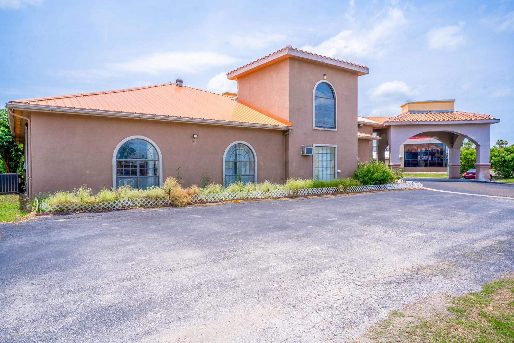 Lone Star Inn & Suites By Oyo Harlingen Tx Екстериор снимка