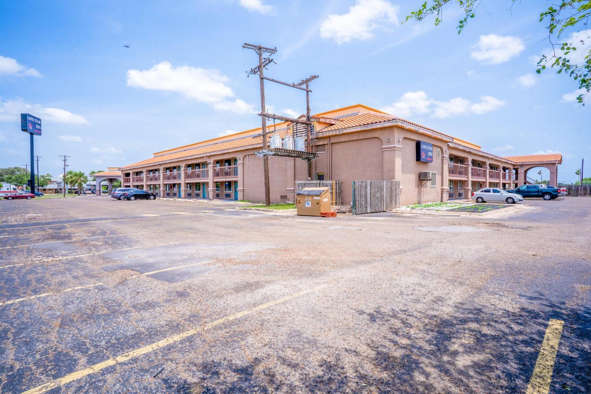 Lone Star Inn & Suites By Oyo Harlingen Tx Екстериор снимка