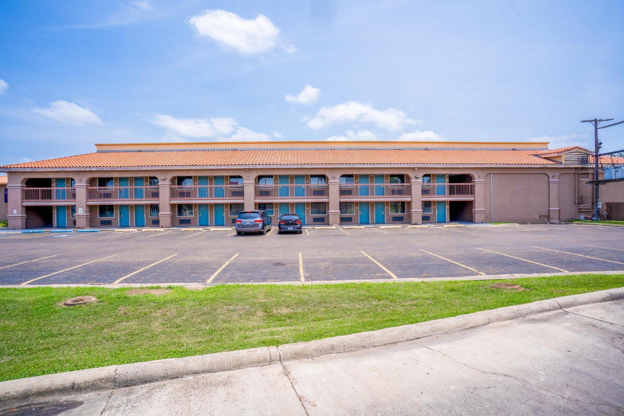 Lone Star Inn & Suites By Oyo Harlingen Tx Екстериор снимка